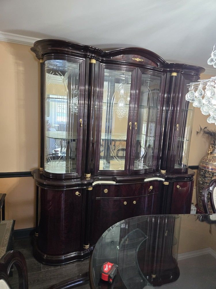 Dining Room Set. Table And Display Cabinet.