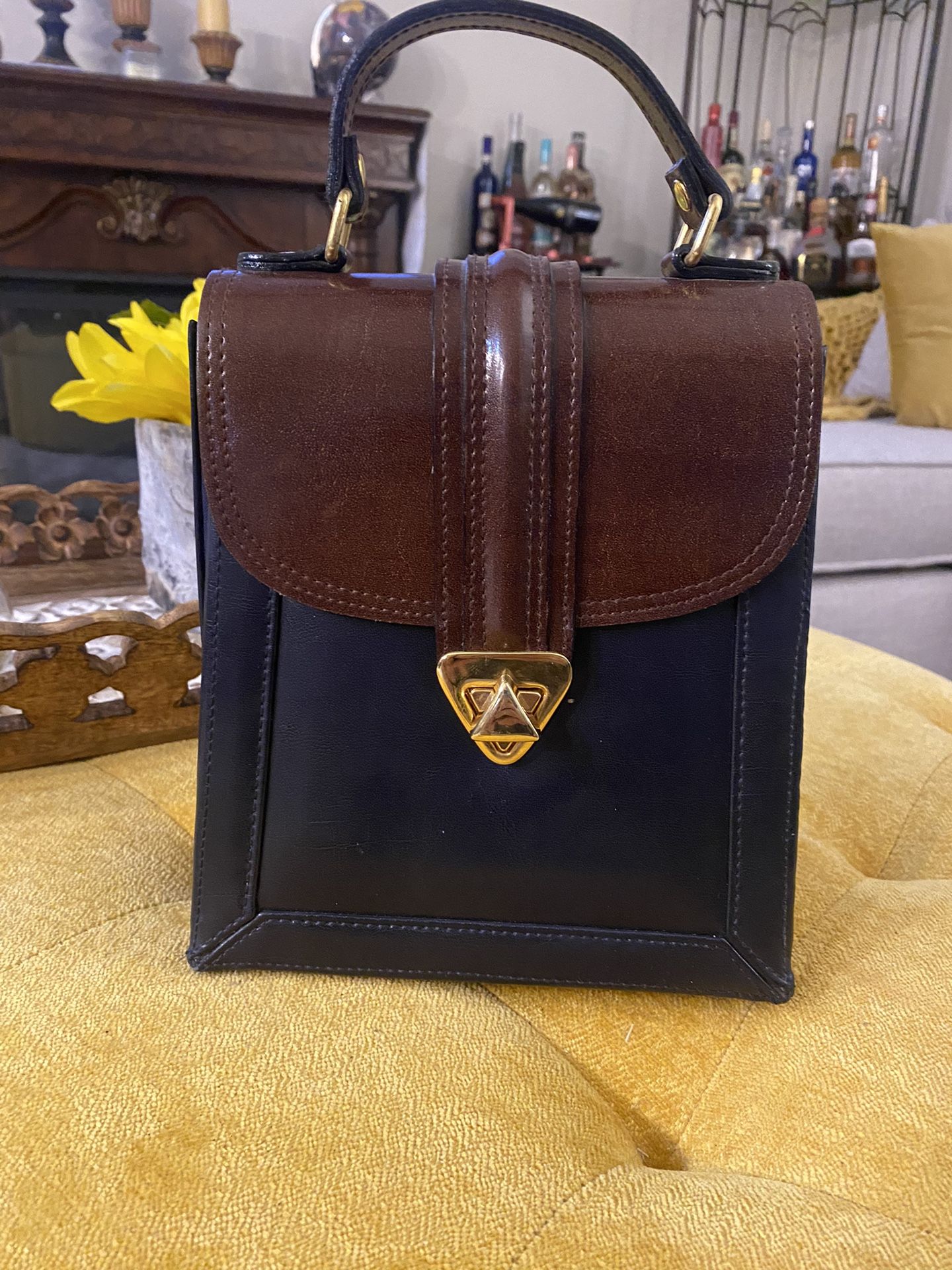 Lady’s Brown & Navy Leather Handbag