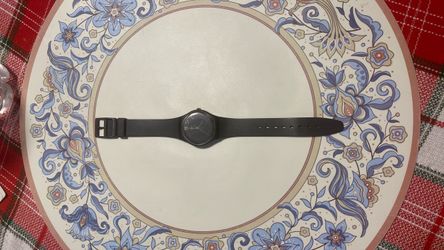 Black Minimalist Analog Wristwatch