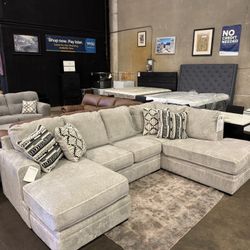 Double Chaise Fabric Sectional. 🚚WE DELIVER🚚