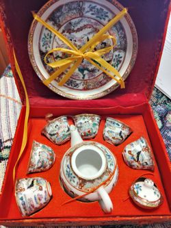 Child's tea set