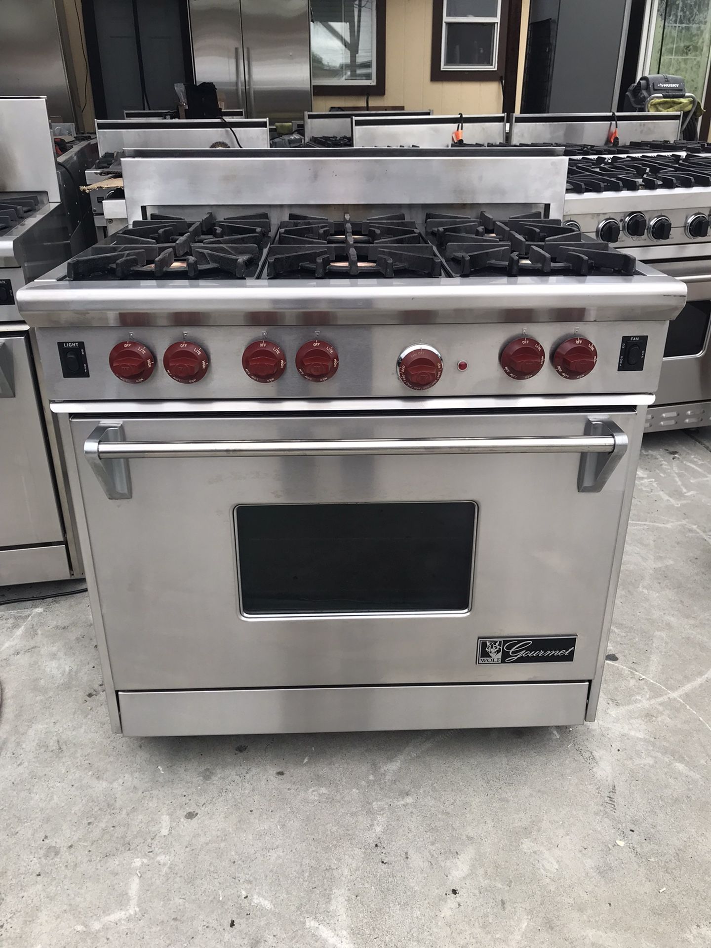 WOLF GOURMET PROFESSIONAL Stove 36”