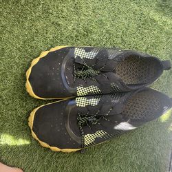Men’s water shoes size 13