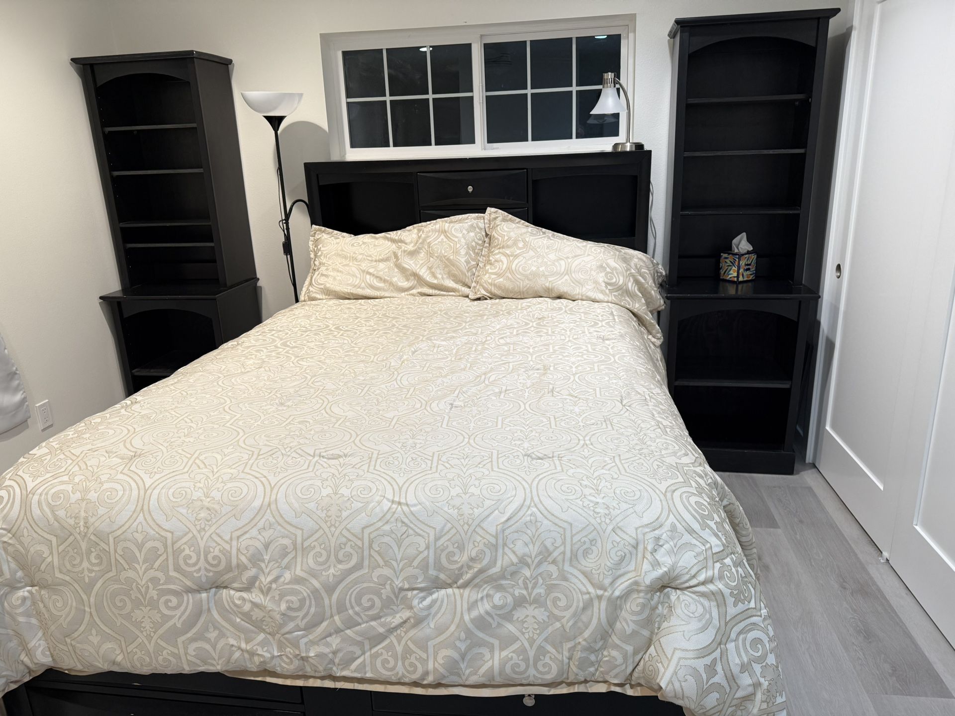 Queen Bed Set