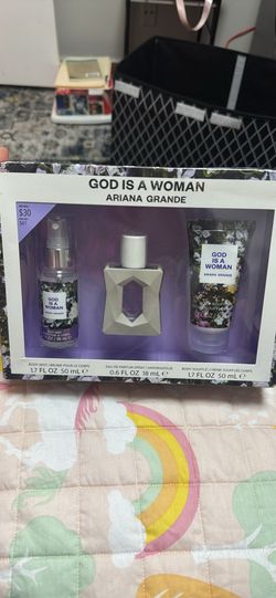 Ariana Grande Set