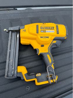 Narrow stapler