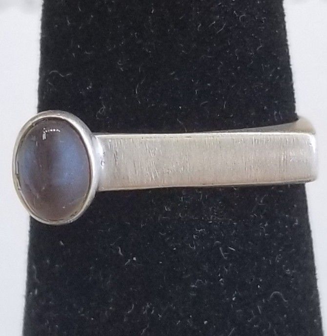 Sterling Silver and Moonstone Ring 