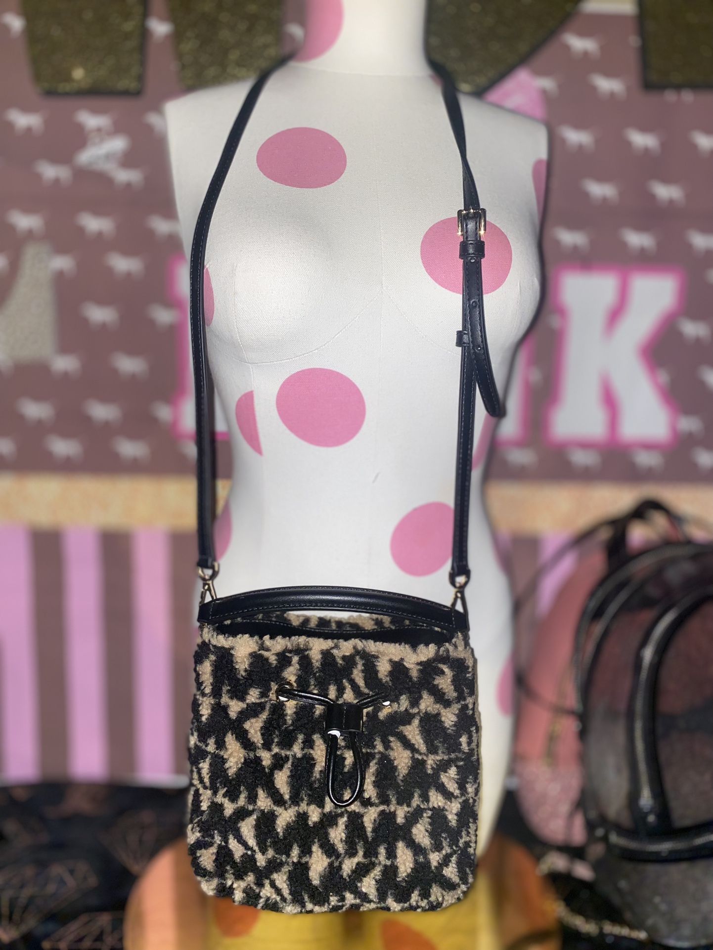 Michael Kors Crossbody for Sale in Fresno, CA - OfferUp