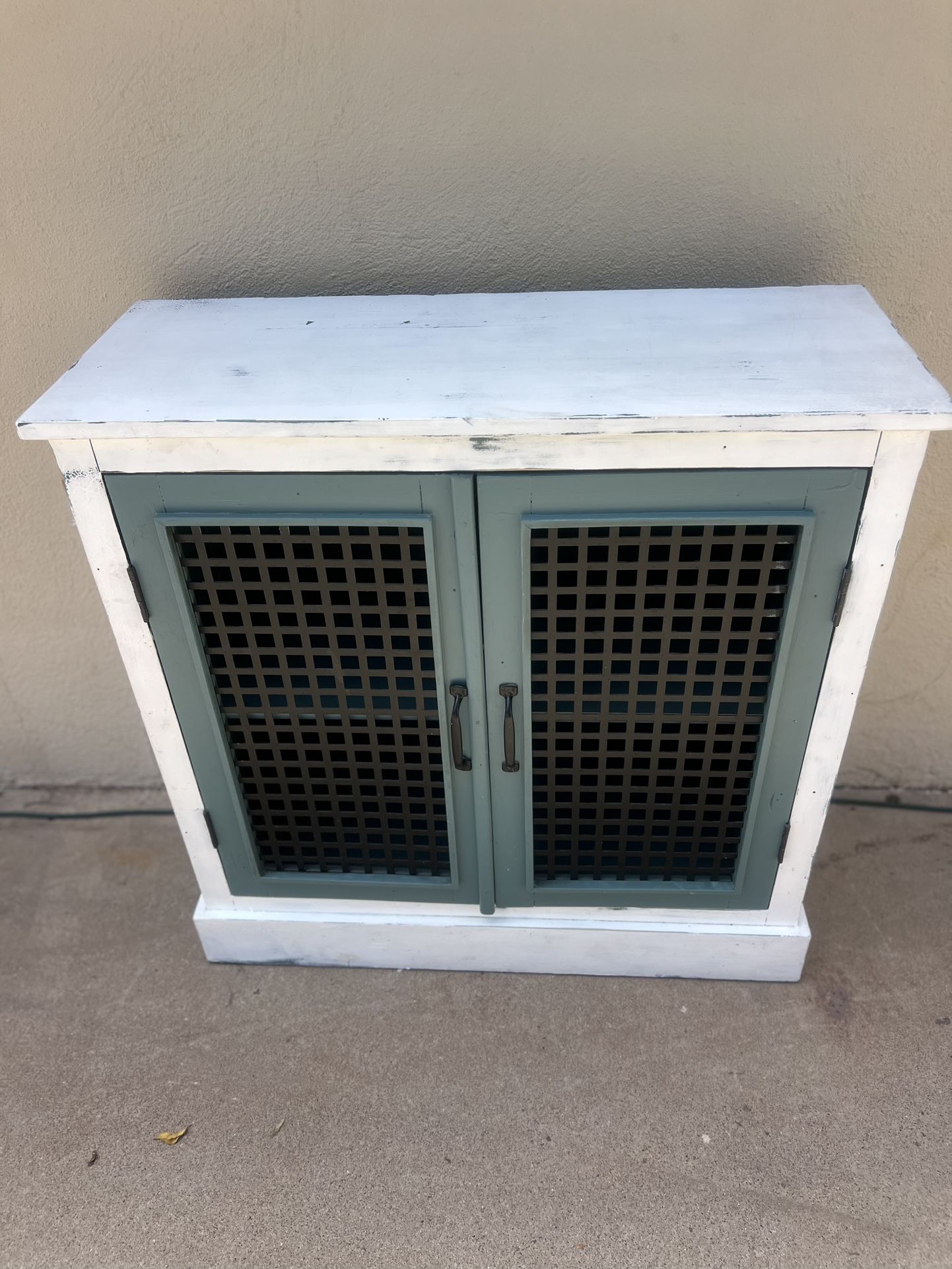 2 Door Lattice Cabinet