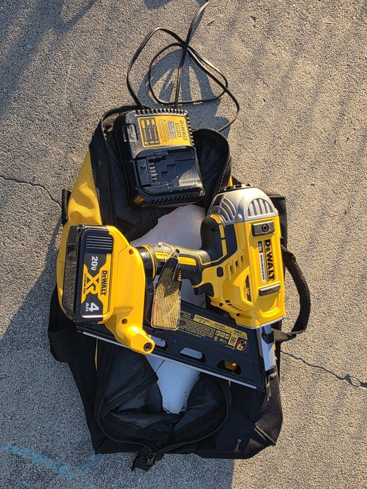 20v 30° Dewalt Nail Gun