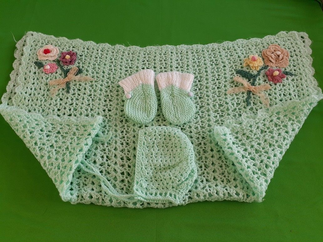 Crochet Blanket W/Bonnet and Booties