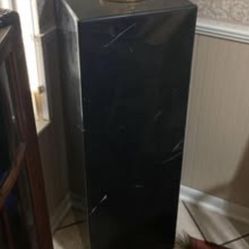 Faux Marble Pedestal Black/White marbled Style