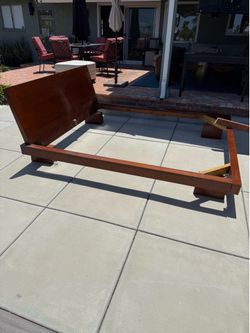 Mid-century modern wood platform bed framr