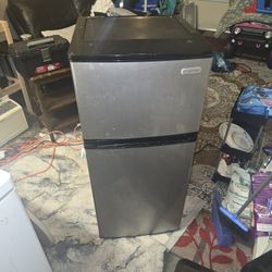 Small refrigerator 
