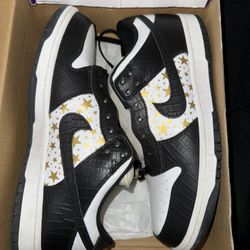 Nike SB Dunk Low Supreme Black Star