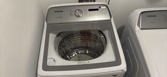 Rarely used 1 year old Samsung washer (Moving out)