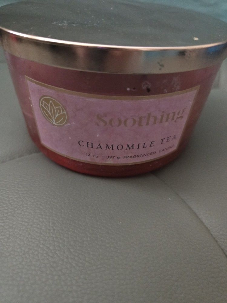 SOOTHING CAMOMILE TEA 3 WICK CANDLE 14 OUNCES