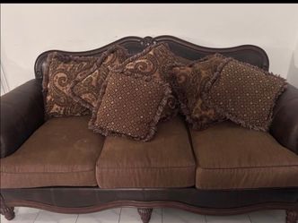 Signature Design by Ashley Claremore , 1Sofa
,1 Loveseat and
1 Armchair