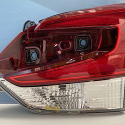 19-20 SUBARU FORESTER RH TAIL LIGHT 