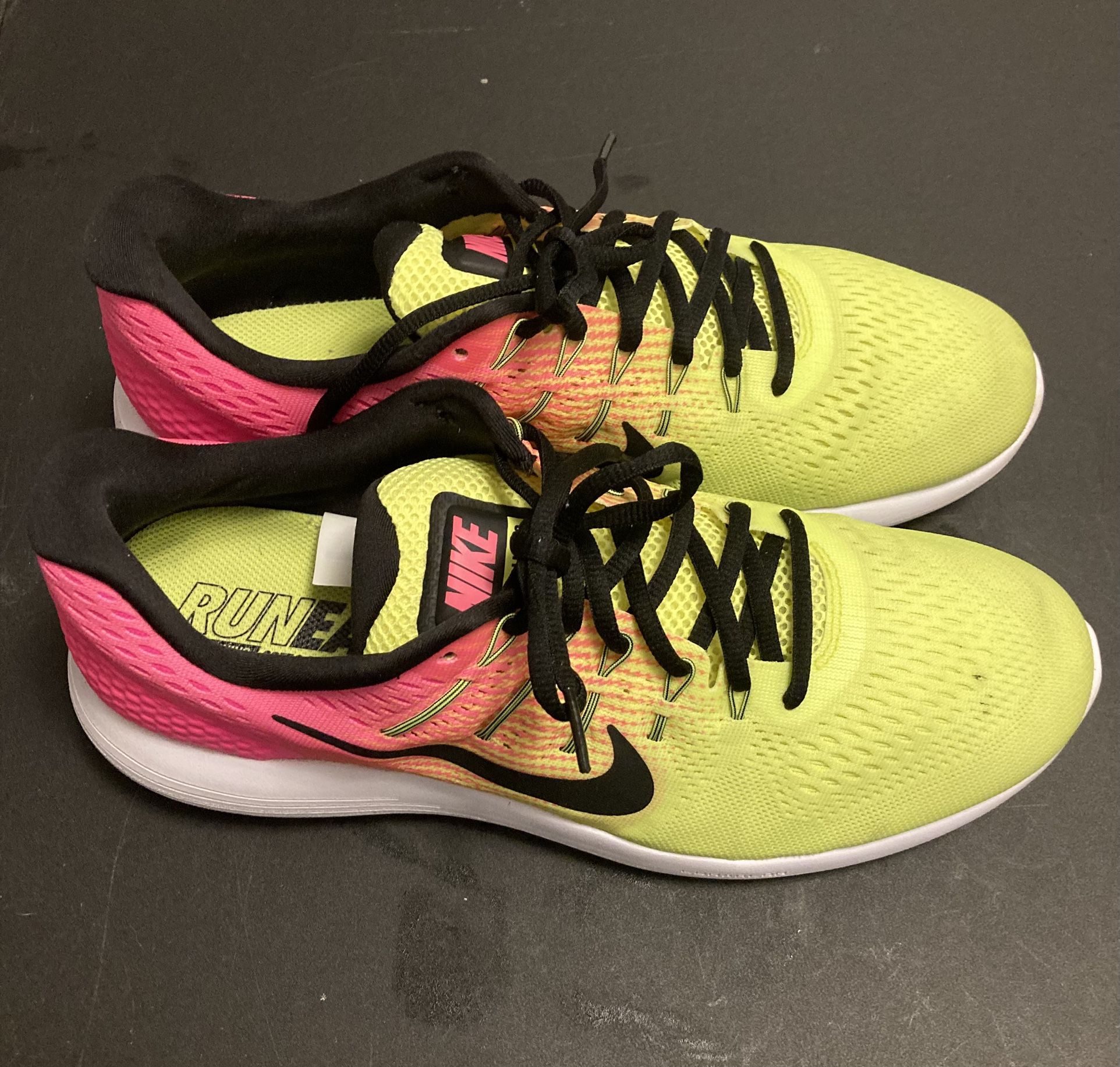 LIKE NEW MEN'S NIKE LUNARGLIDE 8 RUNNING SNEAKERS SIZE 12 ONLY WORN TWICE VERY COMFORTABLE SNEAKERS $40.00