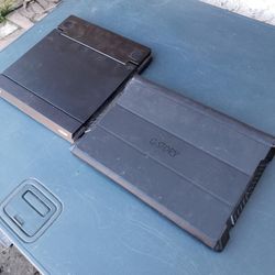 G Story Brand Monitor each Table Each 13.3 inch All work 100%. Cables are included. G Story Brand is $350! To $3000! Monitor. I'm asking $200! Per eac