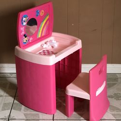 LIKE NEW MINNIE MOUSE GIRLS TABLE AND CHAIR