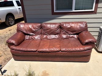 Free couch - pick up in Jamul!