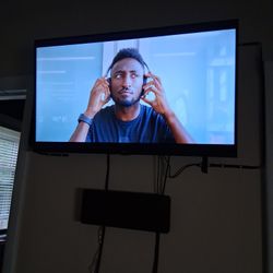 32 Inch TCL tv with the remote
