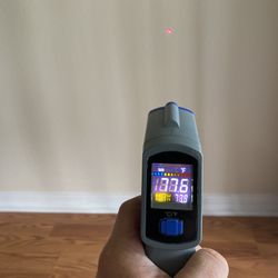 Infrared Theremometer w/ Color Screen