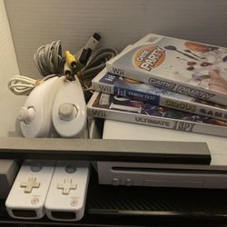 Complete Nintendo Wii System With Games
