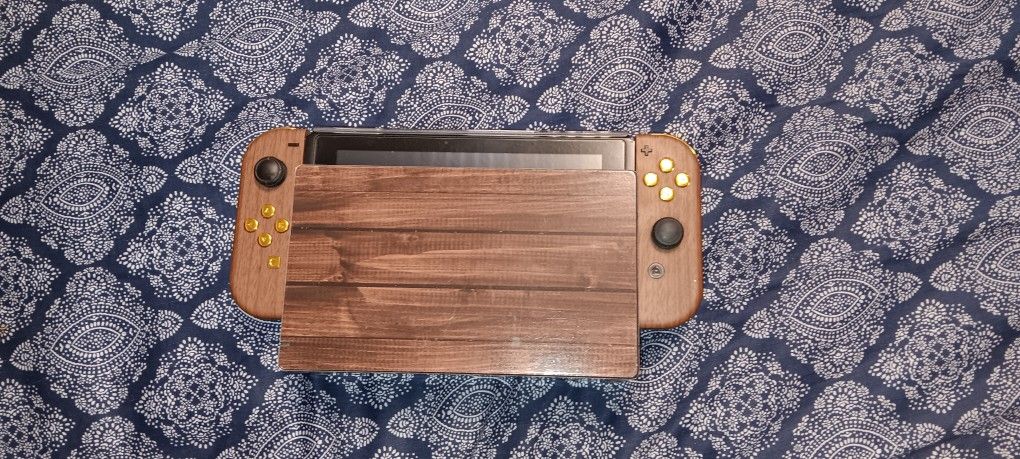 Gold Nintendo Switch V2