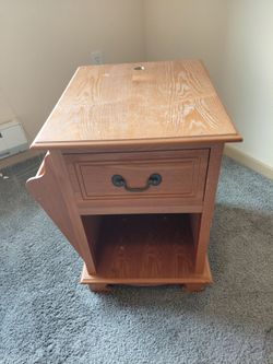 Free end table