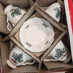 Christmas Dishes Set For 4 - Never Used