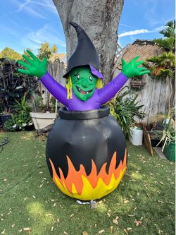 $35 Haloween Decoration Inflatable Witch Like New!