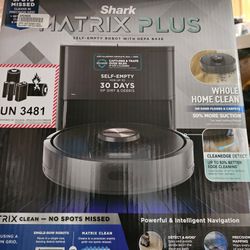 Shark Matrix Plus Self Empty Robot