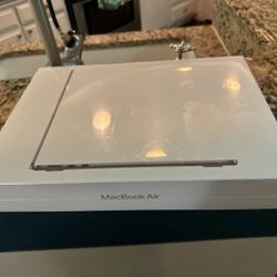 Apple Macbook Air 512GB SSD Apple M3 16GB RAM Silver