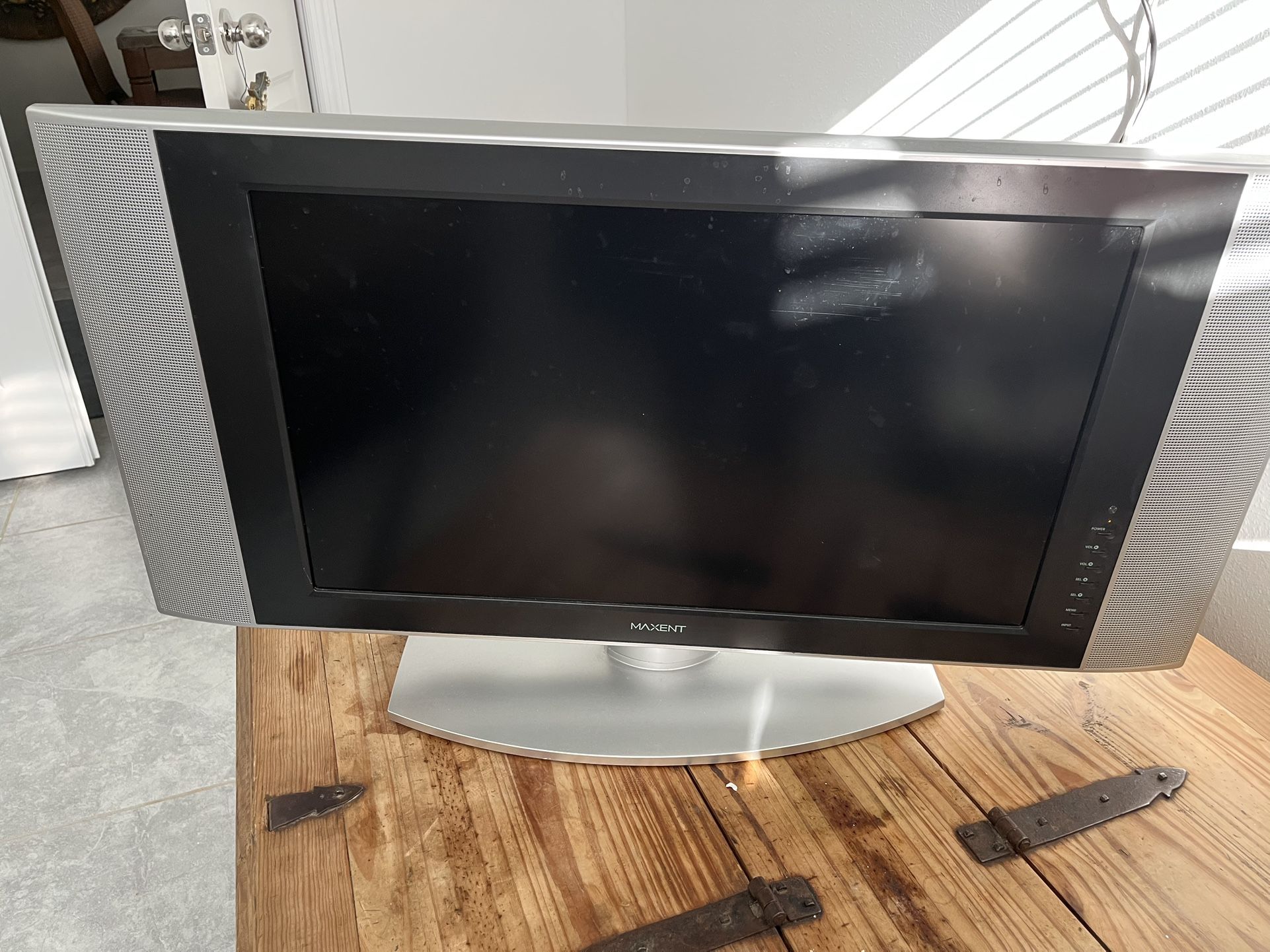 Free Maxent Monitor/TV 25 Inches