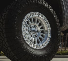 17” KMC 552 Wheels
Machine Silver Finish
Brand New In Stock