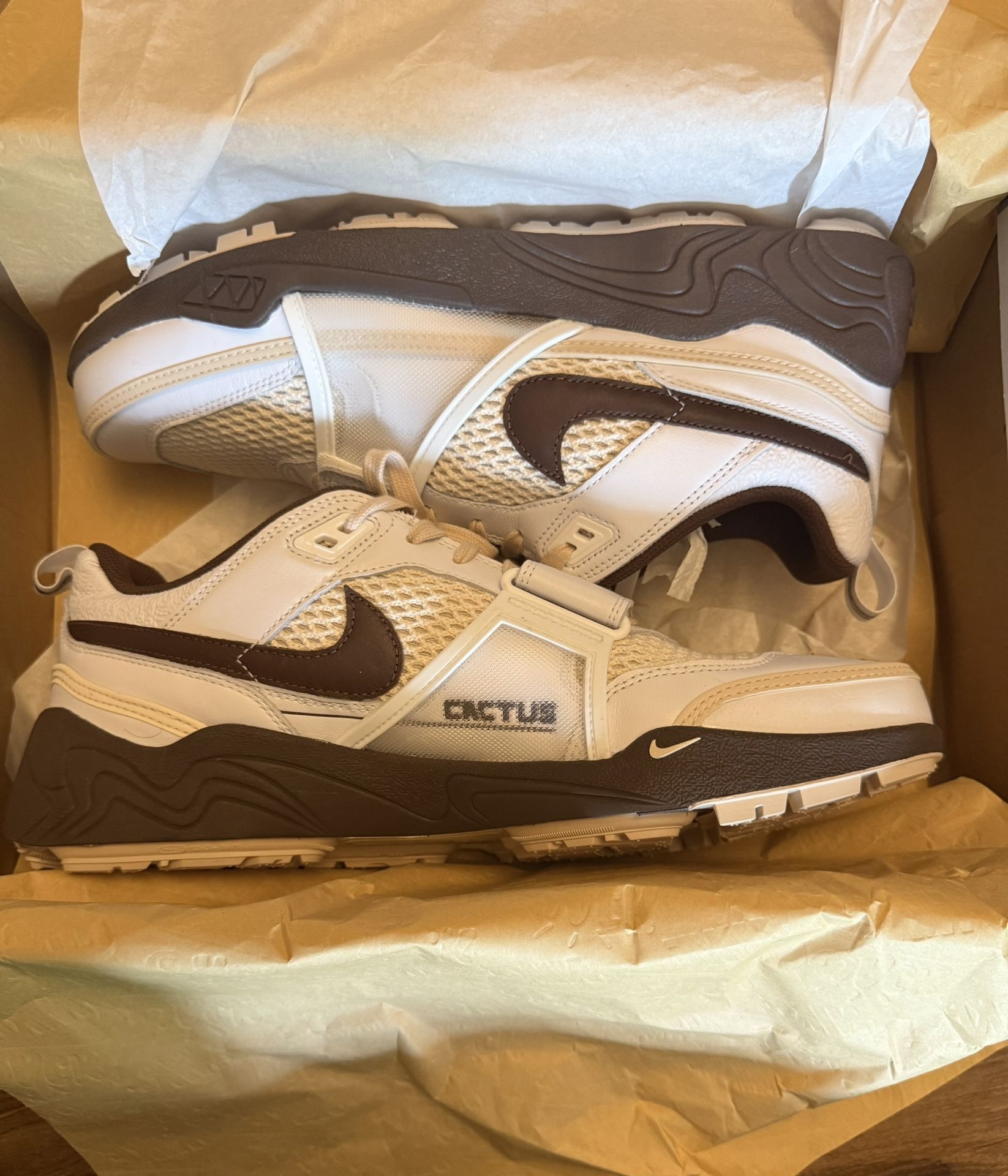 NIKE ZOOM FIELD JAXX