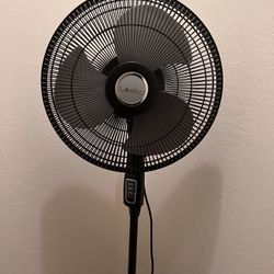 Standing Fan With Remote 