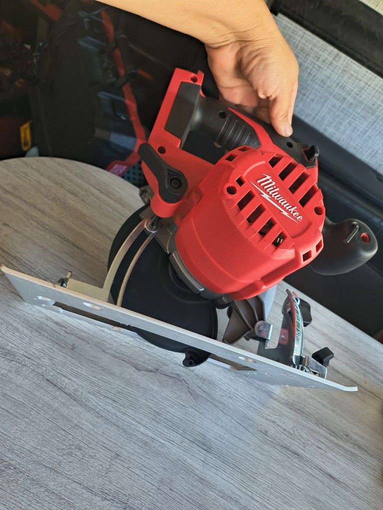 Milwaukee Circular Saw 6 1/2 