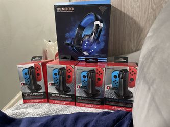 BIONIK BNK-9019 Nintendo Switch Tetra Power Quad Port Dock - Charges Controllers