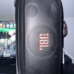 JBL Boombox Essential
