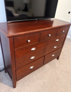 Vaughan-Bassett 7-Drawer Dresser – Made in USA