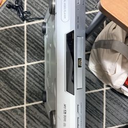 LASONIC DVD/CD player W/remote N Cables 