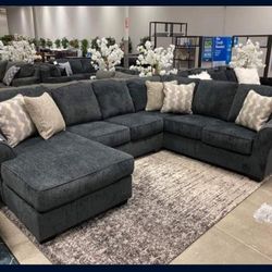 Eltmann 4 Piece Sectional Couch 🛋  Brand New 💥