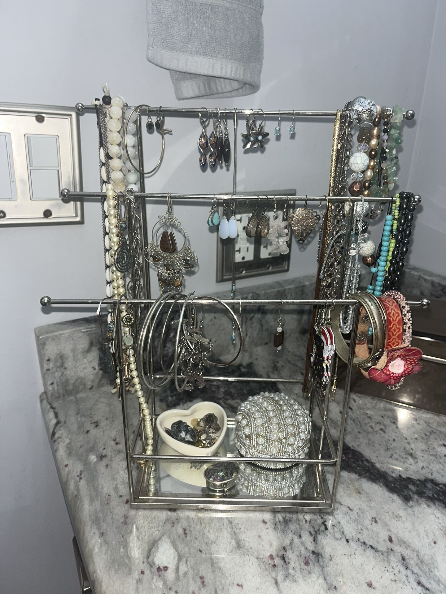 necklace stand