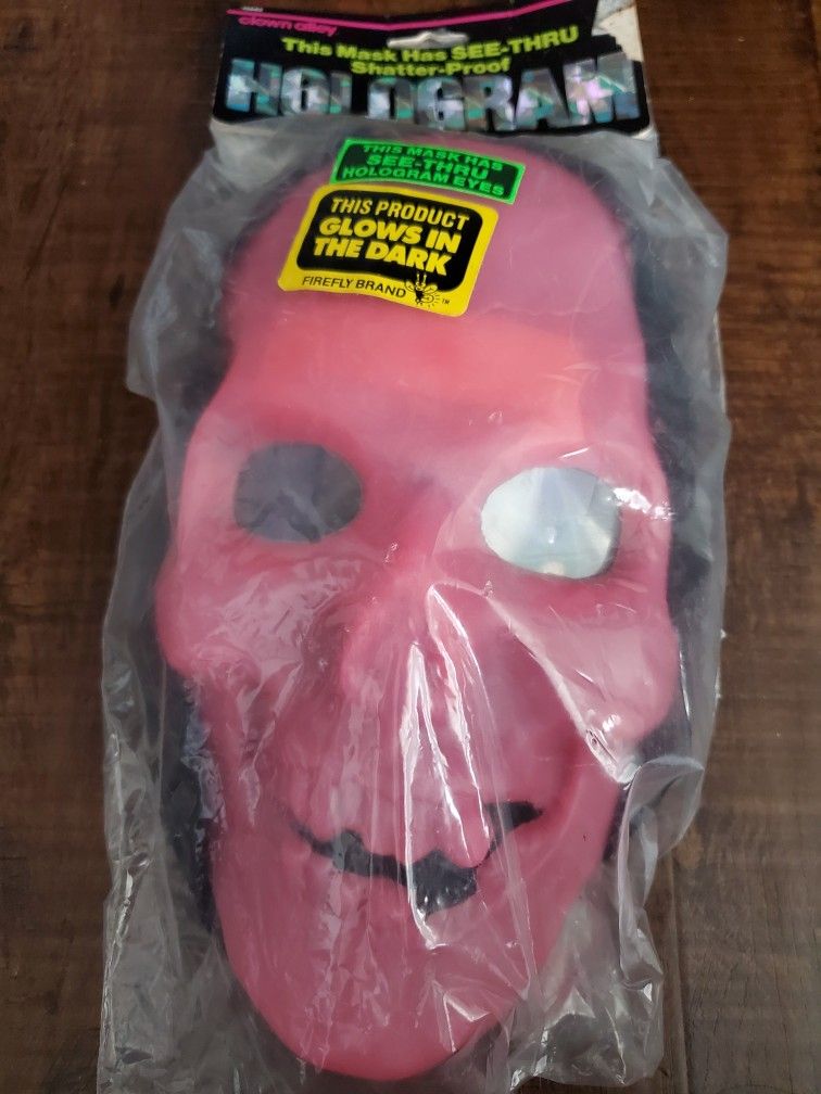Vintage 90s NOS Hologram Eyes Skull Halloween Mask Glowing Pink By Clown Alley
New in package with header tag