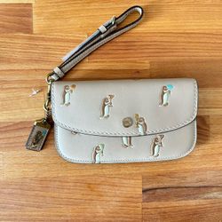 Coach Clutch Genuine Glovetanned Lether