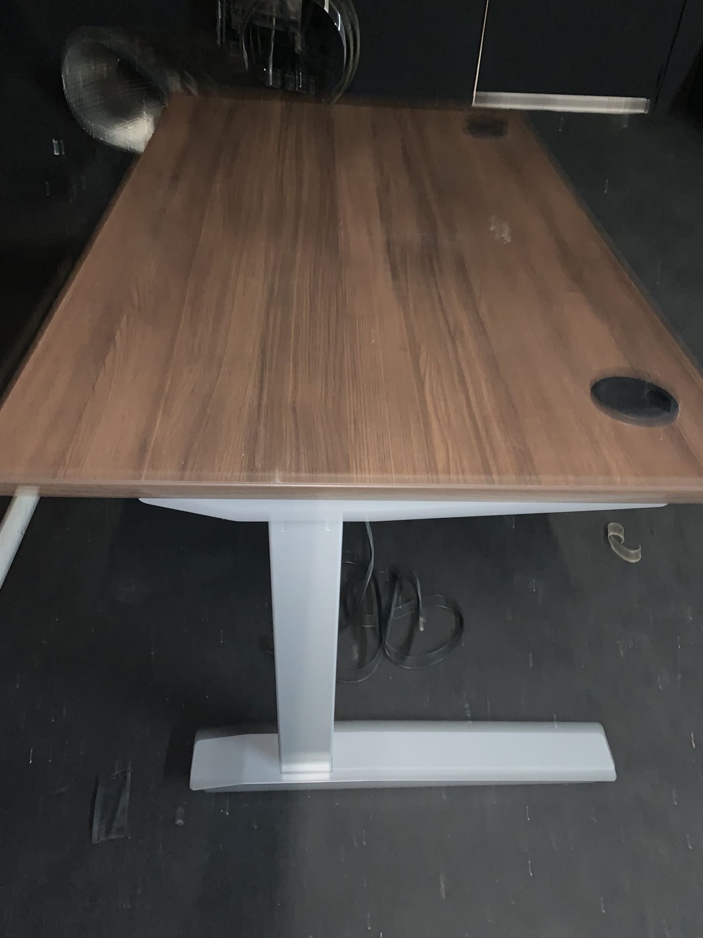 Motorized desk 